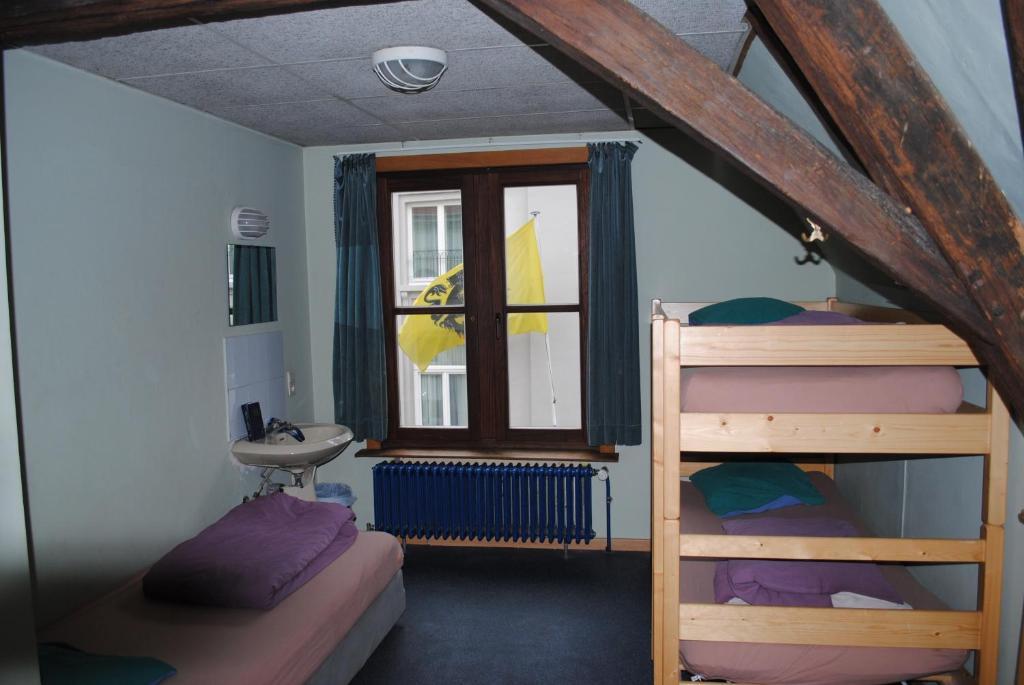 Charlie Rockets Youth Hostel *